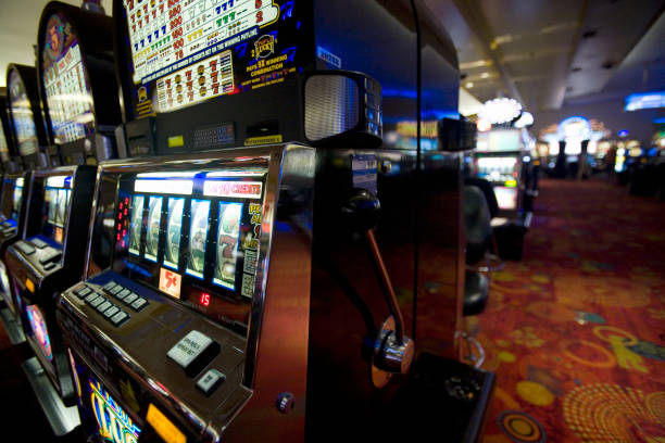 master sgp Dream Catcher live-dealer game showing spinning wheel with multiplier segments and live croupier